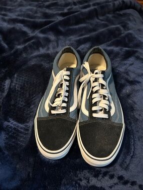 New-Vans Mens or Womens Old Skool Low-Top Sneakers in Black, Blue, and White